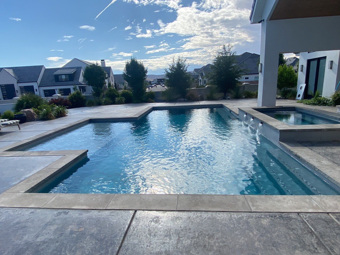 Licensed Wet Edge Pool Plaster Installers | Blue Glass